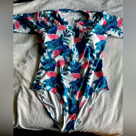 Sleeved bathing suit - Picture 1 of 6